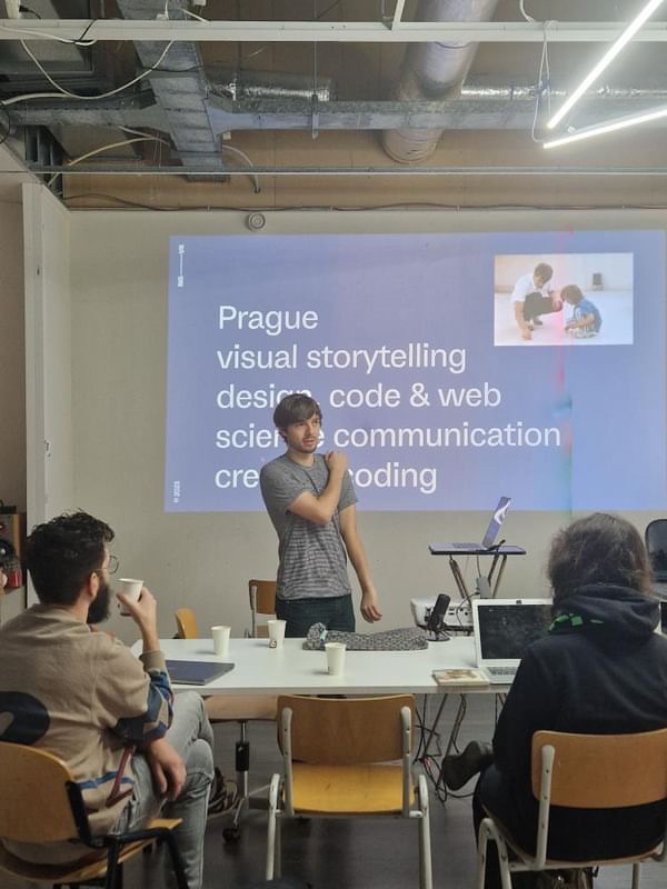 Nahuel Gerth at a workshop at iterations festival