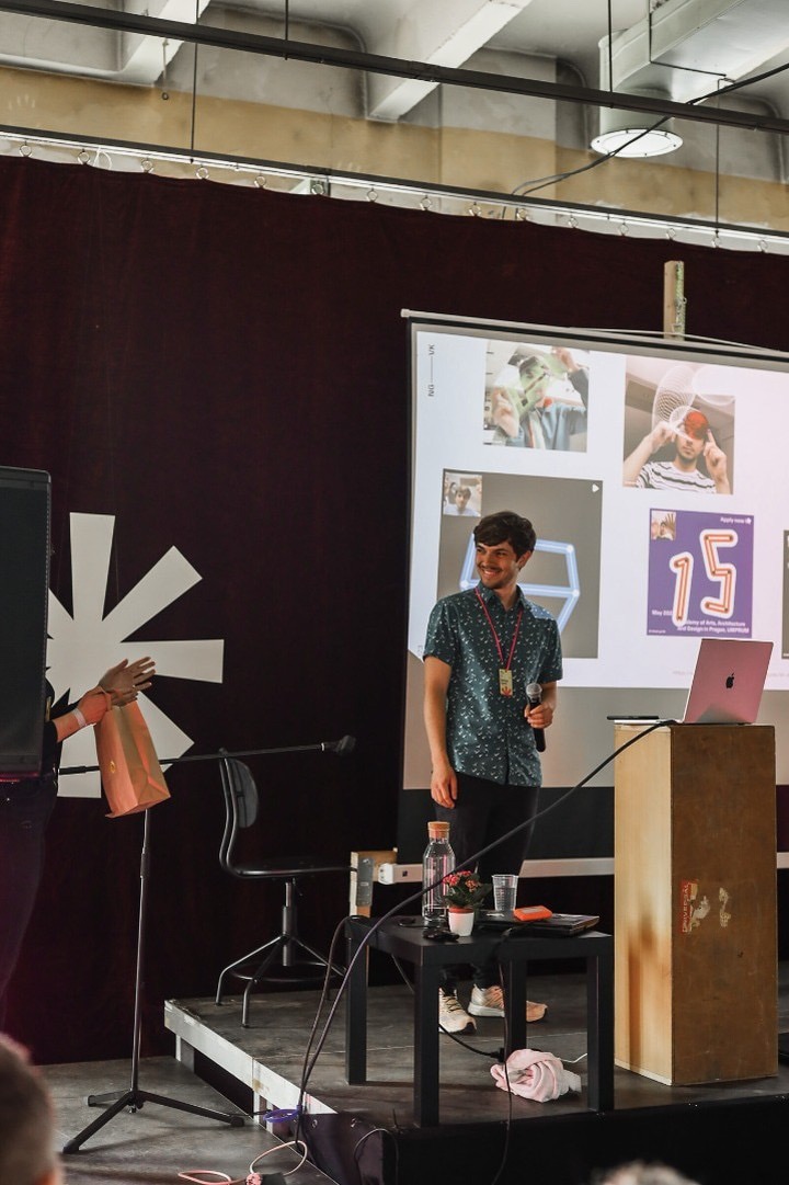 Nahuel Gerth on a stage presenting creative coding work