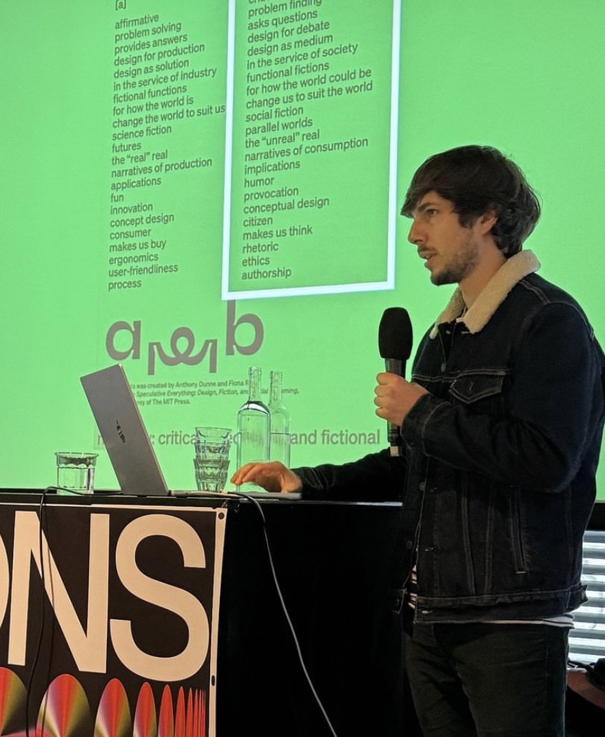 Nahuel Gerth presenting at iterations festival