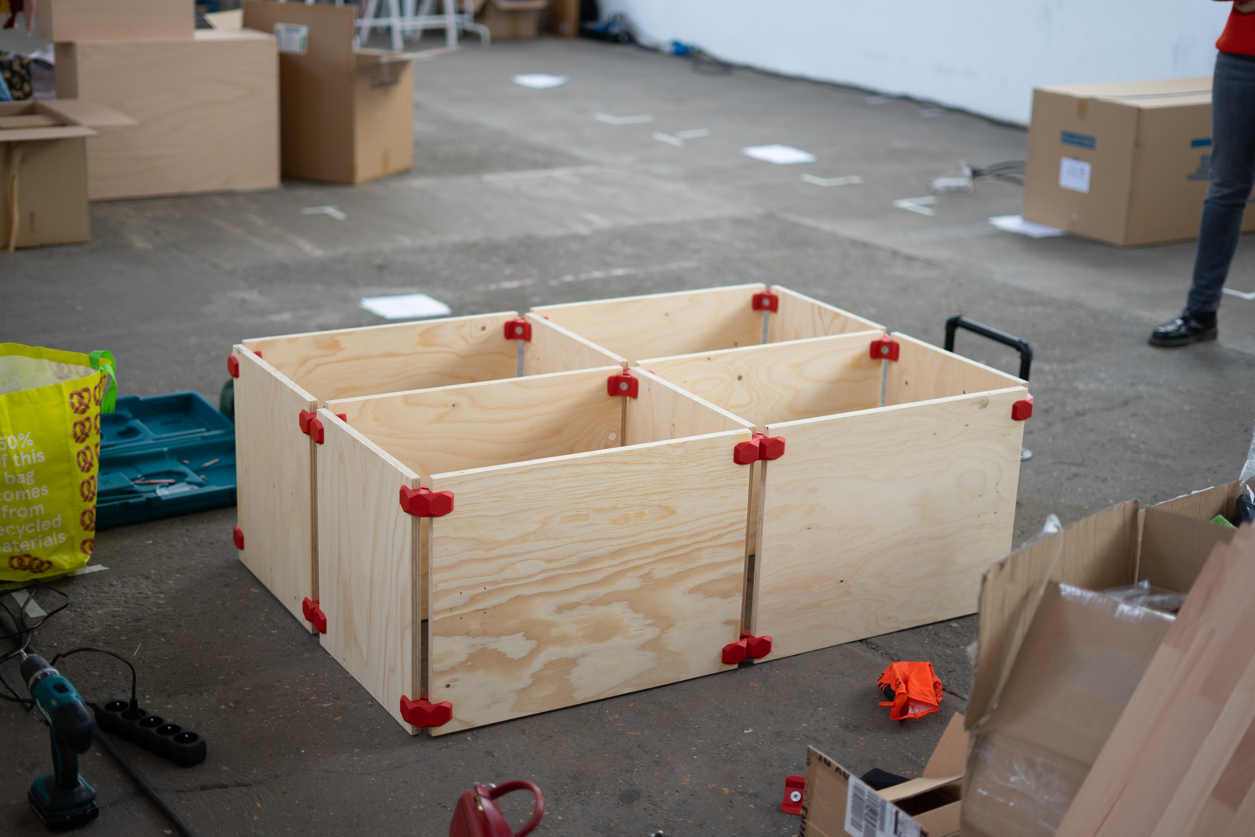 modular stand elements for Joni Studio