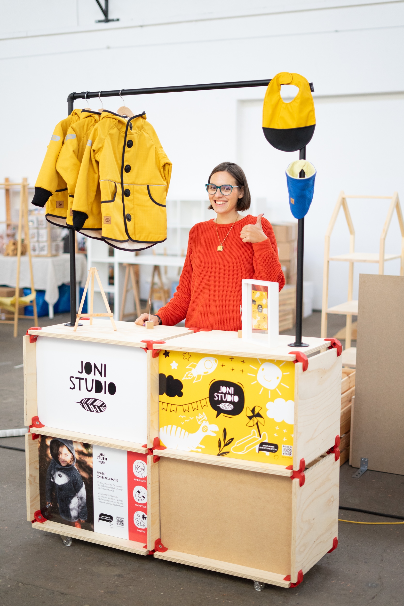 final view of the modular stand for Joni Studio